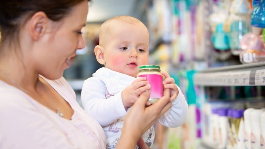 putting oatmeal in baby bottle