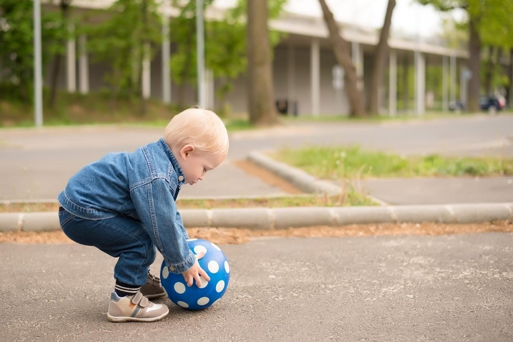 what-age-can-a-child-play-outside-unsupervised