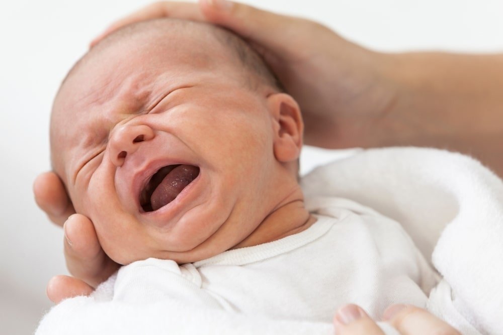 baby cries during bottle feeding