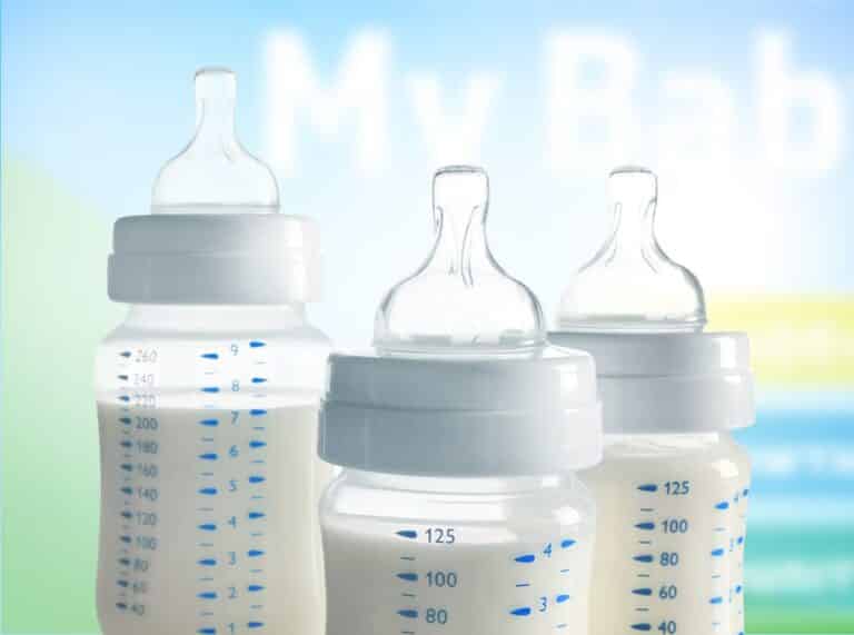 Glass vs Plastic Baby Bottles (Pros and Cons)