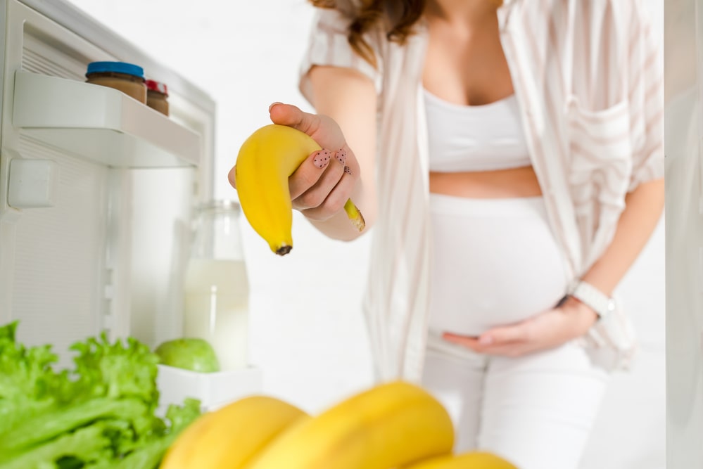 why-am-i-throwing-up-yellow-stuff-while-pregnant