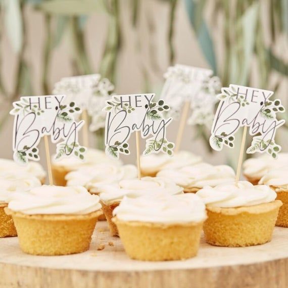 baby shower cupcakes