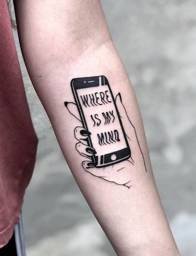 Time-to-unplug-blackwork-tattoo-by-@ewowska