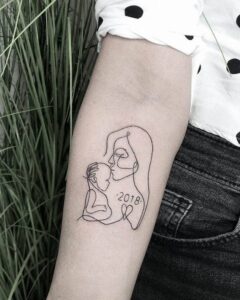 60 Mother Daughter Tattoos for Mothers Day 2020 that zaps this moment   Hike n Dip  Mother tattoos Tattoos for daughters Mom daughter tattoos